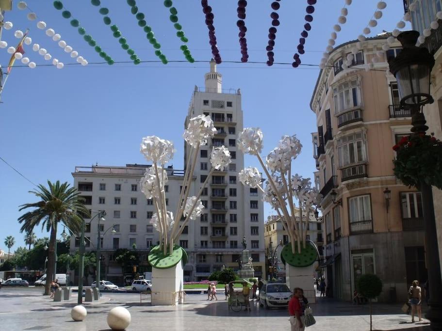 Views In Calm City Center Málaga Eksteriør billede